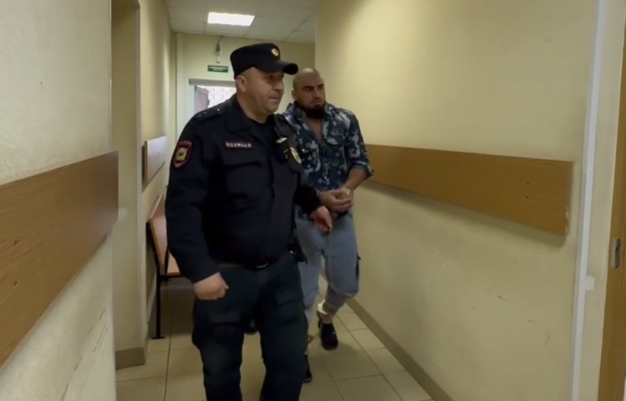 Избивший мужчину и женщину в Кудрово боец ММА заключен под стражу - Также арестованный ранее стрелял по автобусу в Петербурге.