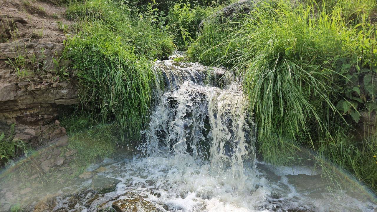 Дрозденко поделился кадрами водопадов в Ленобласти - И по традиции пожелал всем жителям Ленобласти хорошей недели.