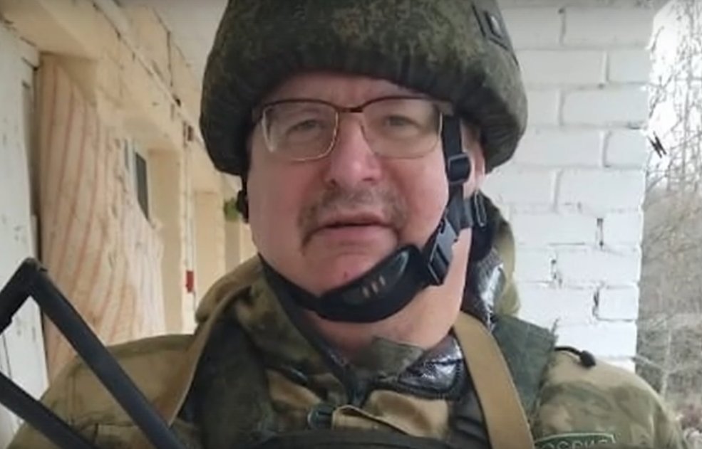 "Дадим слово Героям!": писатель и военный журналист о том, что его шокировало на СВО - Писатель Александр Смирнов, несмотря на инвалидность, добровольно отправился в зону СВО в возрасте 5