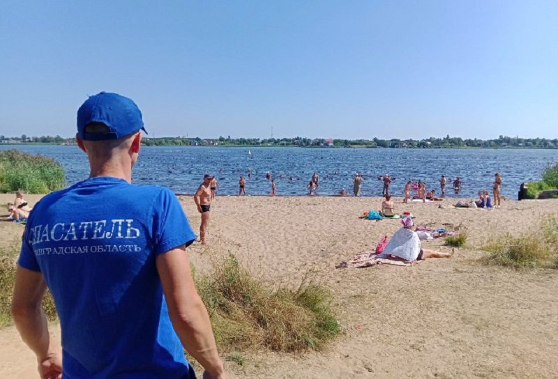 Спасатели Ленобласти патрулируют озера и реки региона - Спасатели продолжают патрулировать водоемы Ленинградской области, напоминая отдыхающим о правилах бе