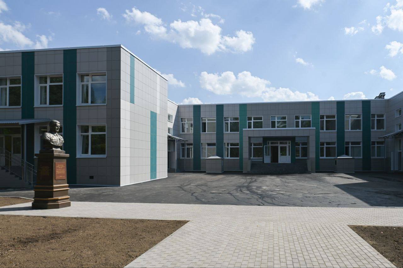 Губернатор Ленобласти поручил ускорить реновацию школ и детских садов - В год процедуру реновации будут проходить не менее 10 образовательных и 10 дошкольных учреждений.
