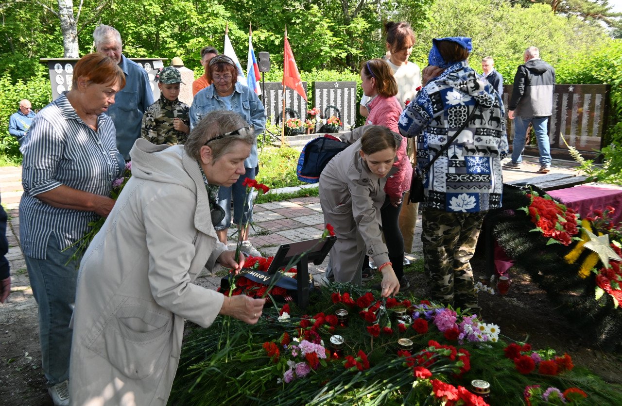 В Выборгском районе перезахоронили останки красноармейцев - Красноармейцев предали земле на воинском захоронении №6 у поселка Овсово.