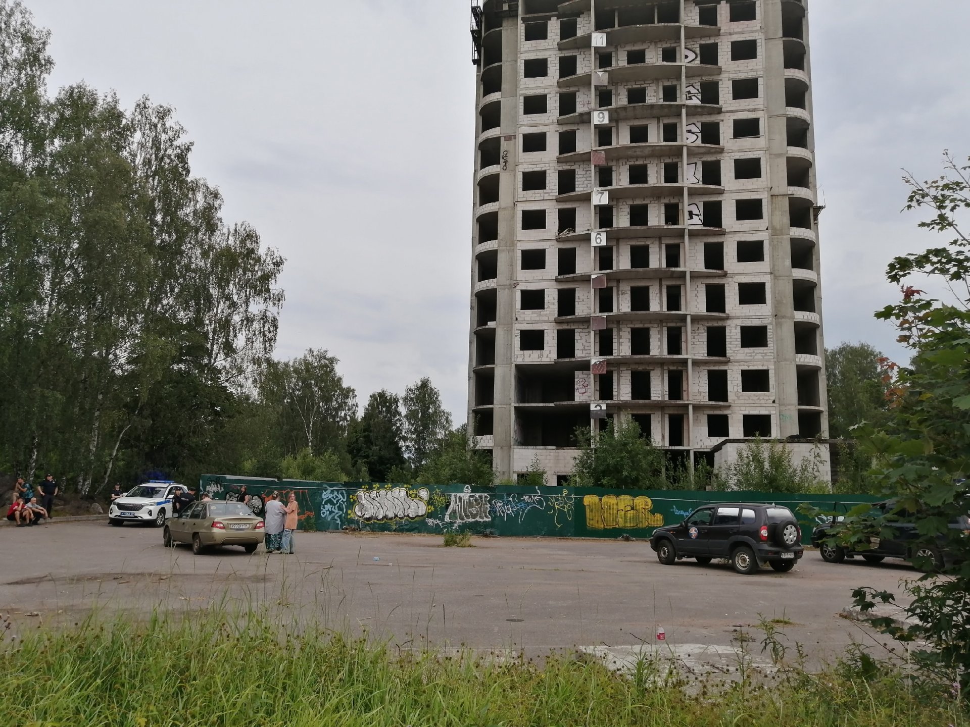 В Выборге подросток упал с девятого этажа недостроя - Ребенок погиб