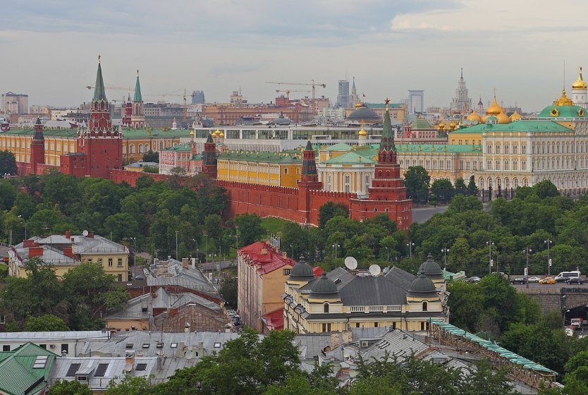 В Кремле допустили встречу Путина и Зеленского - Текущая работа над меморандумами предполагает подготовку к вероятной встрече Путина и Зеленского, за