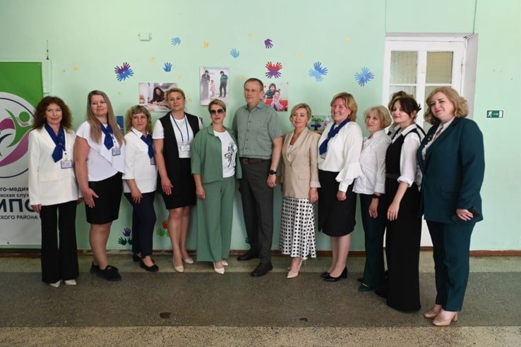 Задача Ленобласти создать возможность психологической помощи и поддержки для каждого ребенка и для каждого родителя - Губернатор Ленобласти Александр Дрозденко посетил Волховский центр психолого-педагогической помощи,