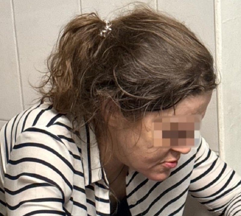 Уборщица-рецидивистка украла банковские карты в баре Петербурга - В баре на проспекте Науки в Калининском районе Санкт-Петербурга в ночь на 26 июля 46-летняя уборщица