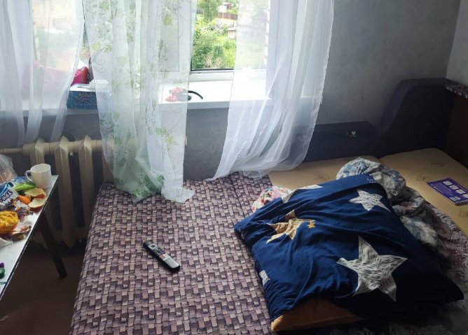 Выпавшая из окна в Тихвине девочка скончалась в больнице - Накануне ребенка доставили бортом санавиации в Петербург. Несмотря на усилия врачей, спасти девочку 