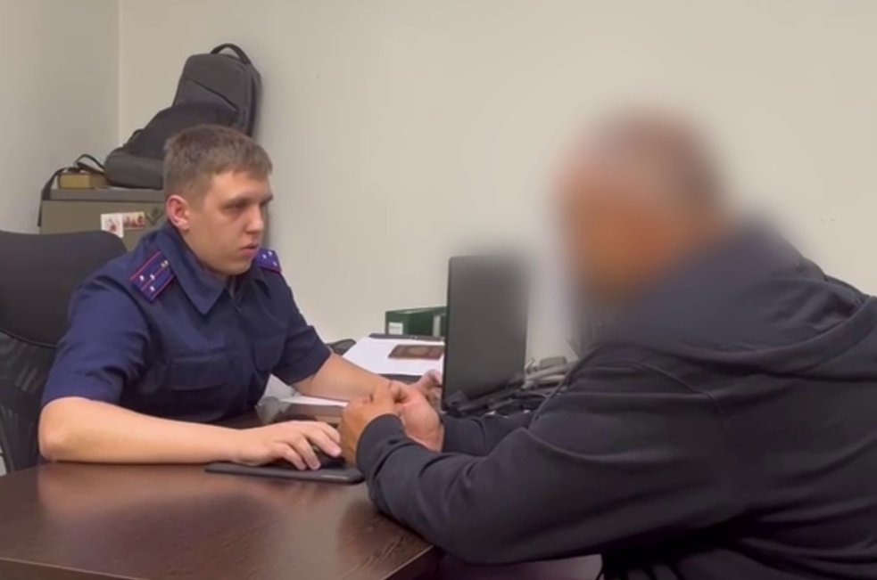 Житель Бугров, домогавшийся до женщин в парадной, помещен в СИЗО - Вину мужчина признал.