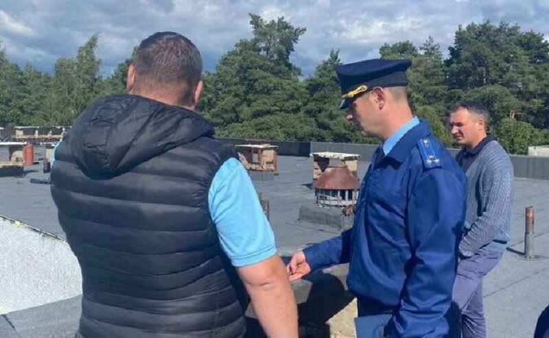 Лебяженском образовательном центре протекла крыша после ремонта - Прокуратура Ломоносовского района проверила готовность МОУ «Лебяженский образовательный центр» к нач