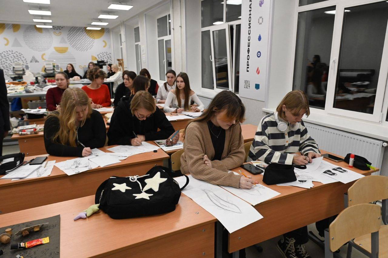 Дрозденко поручил увеличить количество учебных мест в колледжах и техникумах - К 2030 году их должно стать в 1,5 раза больше, а к 2035 году — в 2 раза.