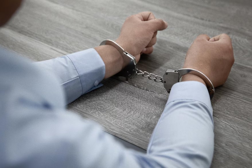 Бывший районный прокурор задержан в Ленобласти за взятку в особо крупном размере - Экс-главе прокуратуры по Лодейнопольскому району вменяют получение взятки в размере 2 млн рублей.