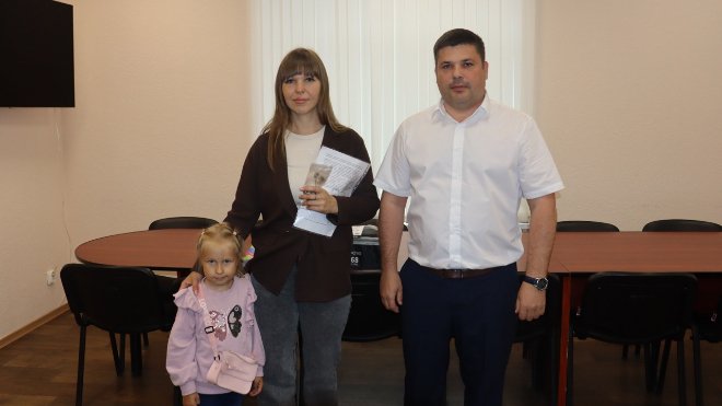 Малоимущая семья из Мги получила новую квартиру