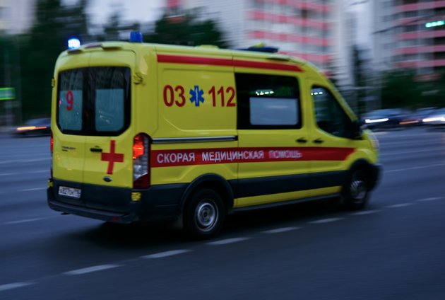 В Петербурге девочка попала в больницу после выстрела из найденного на улице сигнального пистолета - По факту травмирования ребенка следователи проводят проверку.