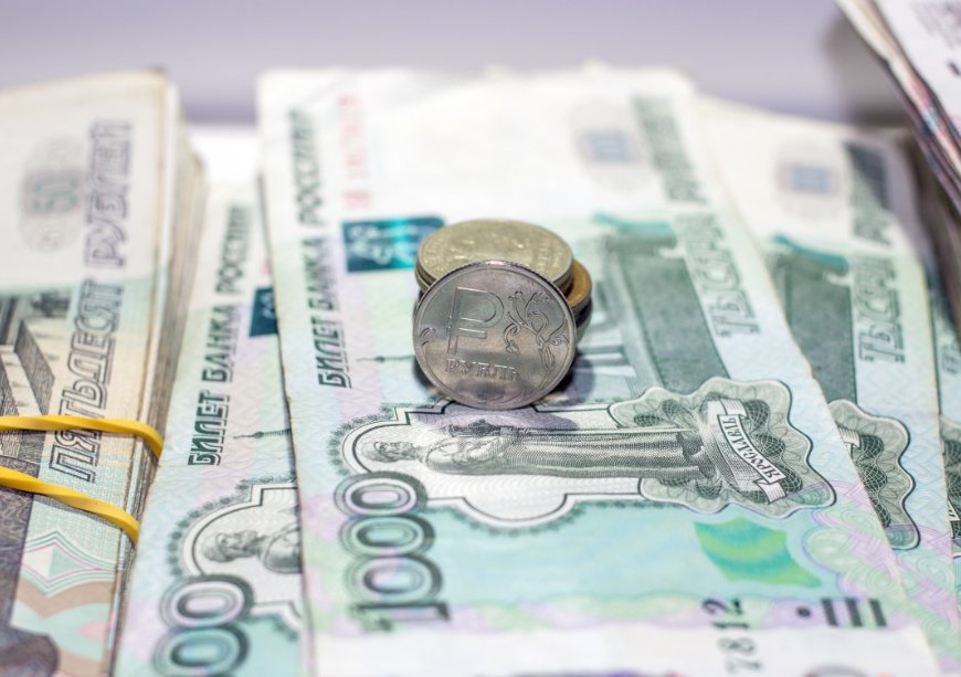 Михаил Мишустин анонсировал повышение МРОТ более чем на 20% с 2026 года - С 1 января следующего года минимальный размер оплаты труда в России увеличится до 27 093 рублей.