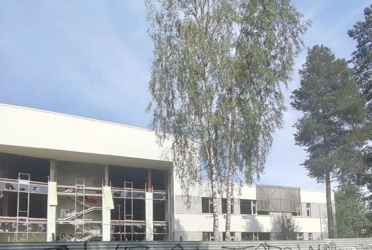 Прокуратура проверит заброшенный ТЦ в Мурино, который облюбовали дети - Прокуратура начала проверку после сообщений о прогулках несовершеннолетних в здании заброшенного тор