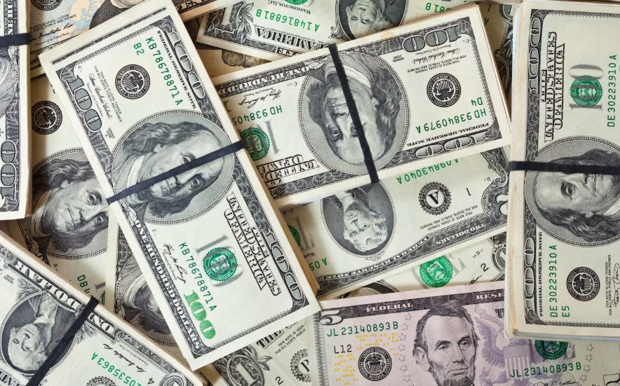Трамп поднял с $1,7 тыс. до $100 тыс. сбор за рабочую визу для иностранных специалистов - Администрация президента США многократно подняла сбор за подачу заявки на визу H-1B. Теперь компания