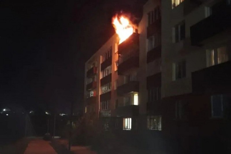 Человек погиб при пожаре в Ломоносовском районе. Из дома спасли 5 детей - В Виллози Ломоносовского района вечером 30 сентября произошел пожар в однокомнатной квартире площадь