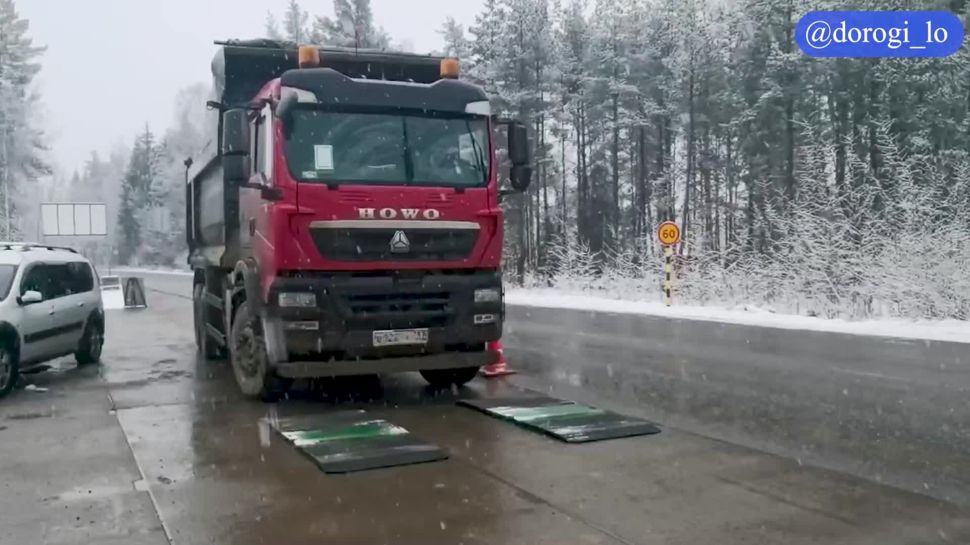 В Ленинградской области снова ловили нарушителей на большегрузах - Два грузовика были отправлены на штрафстоянку.