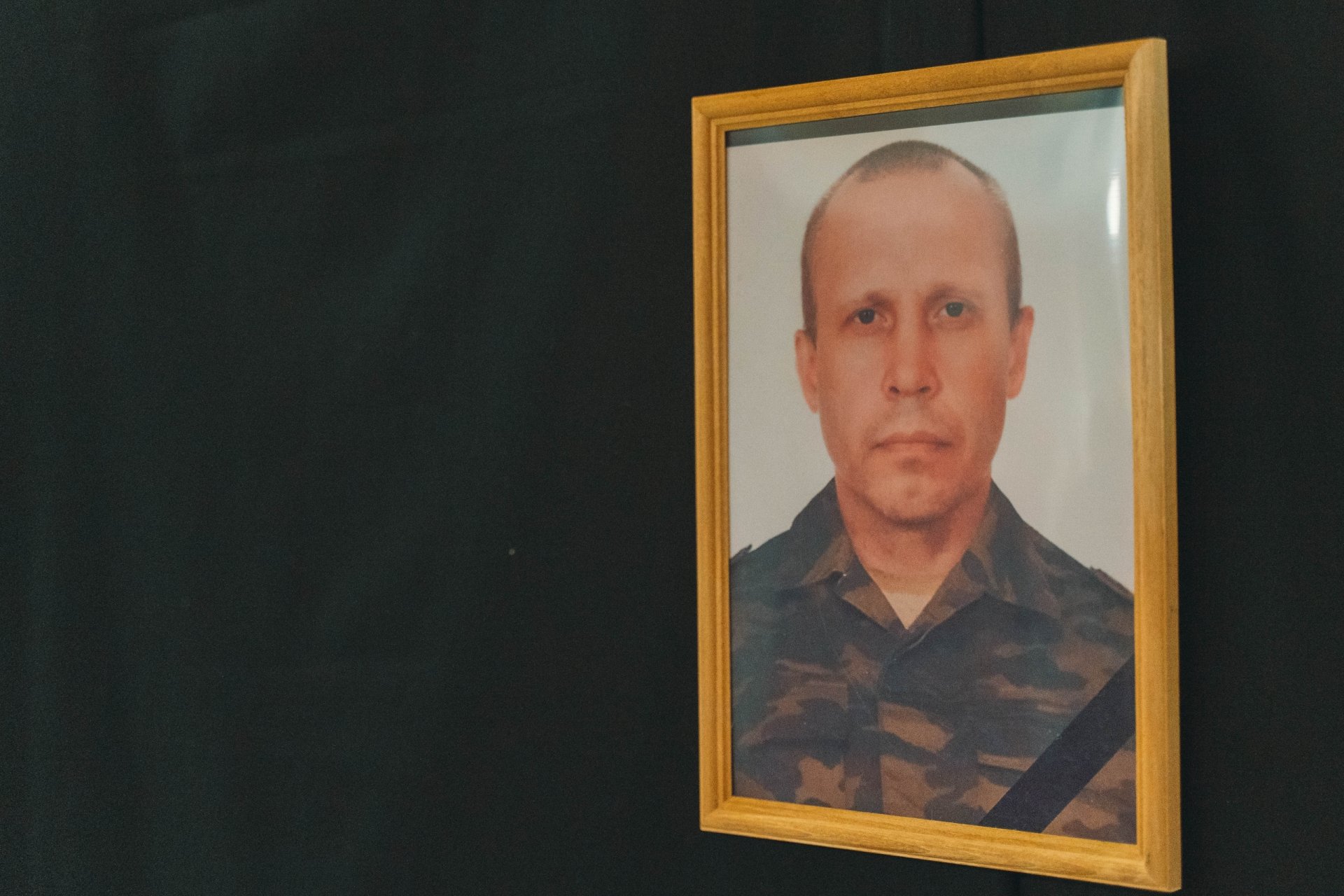 В селе Алеховщина простились с погибшим на СВО земляком - Иван погиб в конце 2024 года в Курской области. Ему было 43 года.