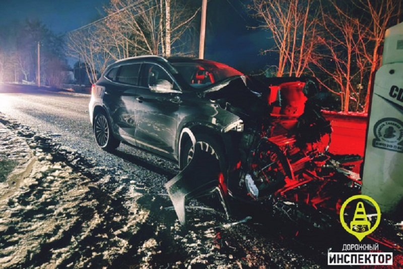 Машина въехала в погрузчик в Тосненском районе. Погиб водитель, в больнице девочка-подросток - В Тосненском районе выясняют обстоятельства ДТП, в котором погиб водитель легкового автомобиля, а ег