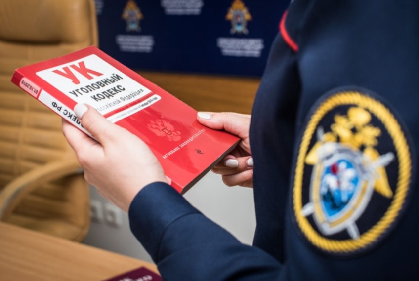 Пропустившую школьника с ножом охранницу школы в Петербурге задержали - Против женщины возбуждено уголовное дело.