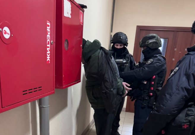 Петербургские силовики накрыли "офис" украинских мошенников в Подмосковье - Узел связи, оборудованный рецидивистом в Электростали, позволил украинским мошенникам обмануть десят
