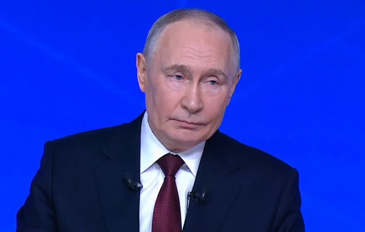 Путин: ЦБ постоянно находится под давлением из-за ключевой ставки - Президент заявил, что старается не вмешиваться в работу регулятора, поскольку он работает независимо