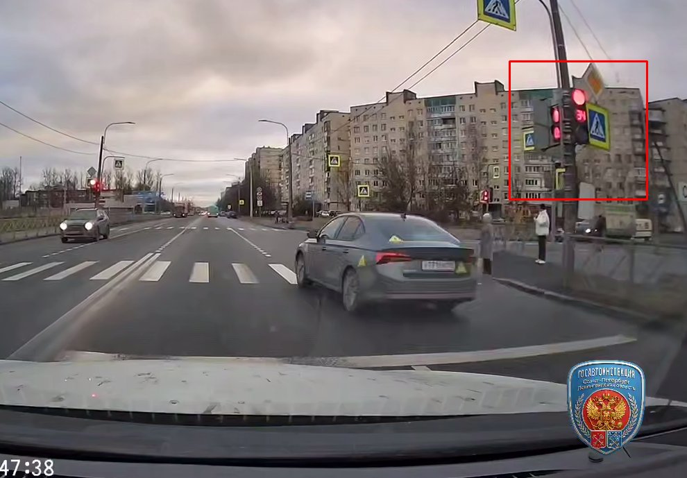 В Петербурге злостный нарушитель ПДД с битой наперевес остался без машины - Полиция задержала петербуржца, угрожавшего битой другому водителю и нарушавшему правила движения.