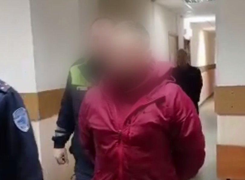 Суд заключил под стражу жителя Гатчины за истязания 6-летнего пасынка - До февраля 2026 года подсудимый будет находиться под стражей.