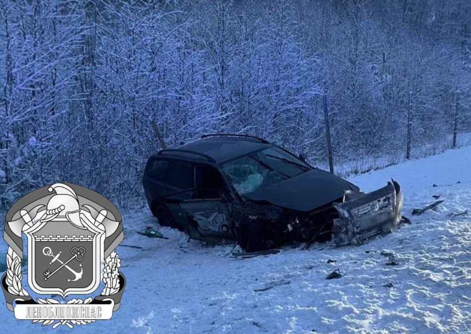 Лобовая авария произошла в Лодейнопольском районе - Два человека в результате столкновения были госпитализированы.