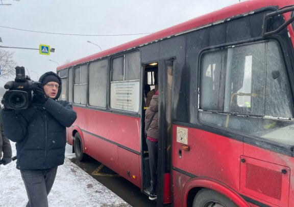 На маршруте "Ивангород-Петербург" нашли нелегальных перевозчиков - Предприниматель организовал незаконные пассажирские перевозки между городами, дублируя официальный м