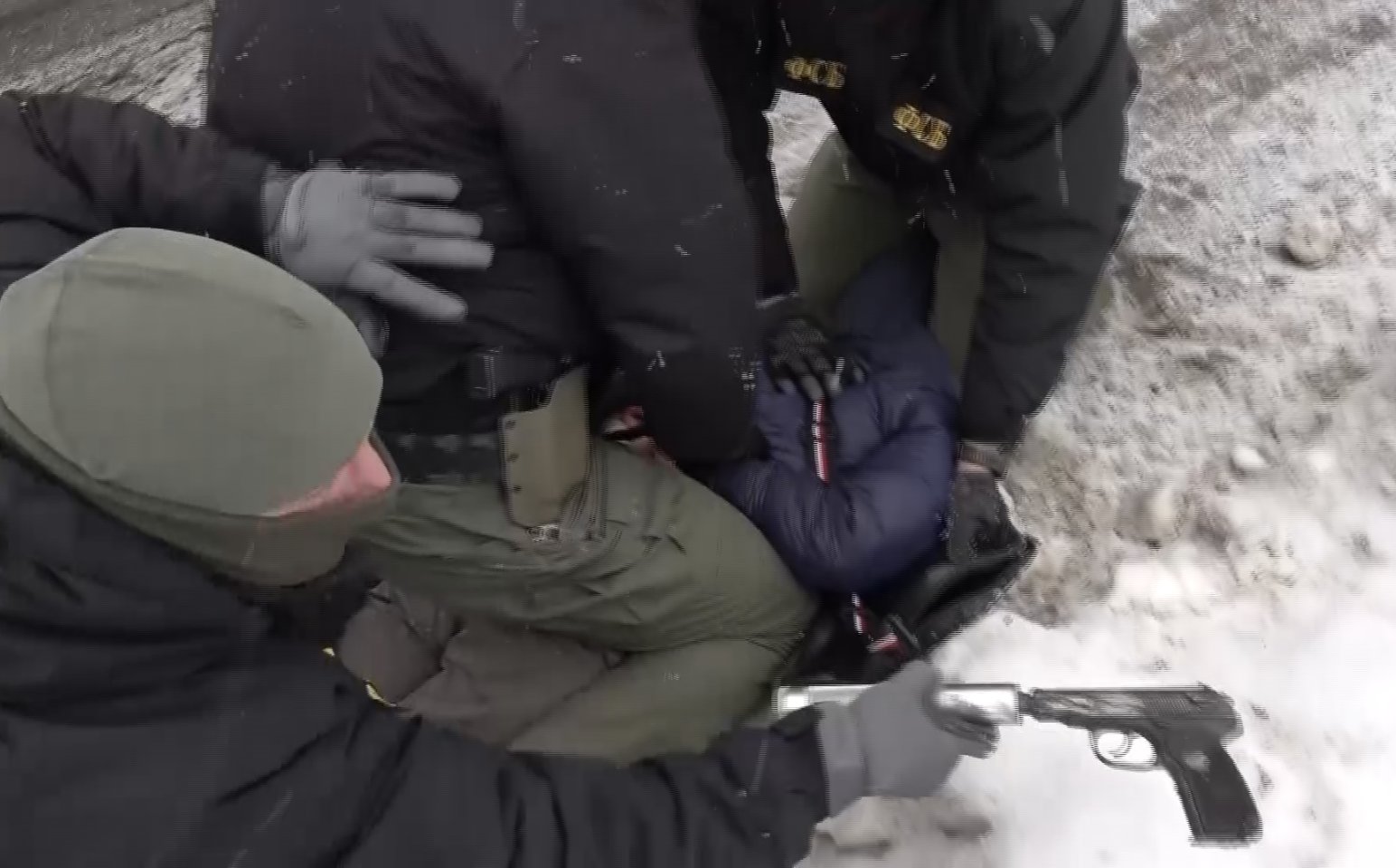 В Петербурге задержали агента Украины, который готовил убийство российского военного - Мужчина получил от куратора оружие, провел разведку по адресу жительства военнослужащего и приготови