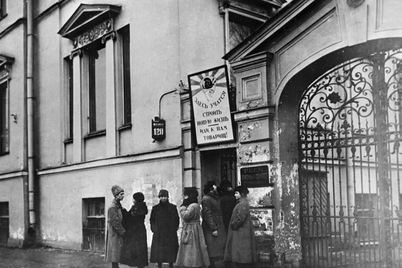 Три названия - одна история: почему Санкт-Петербург несколько раз менял название? - За более чем 300 лет существования город на Неве трижды официально менял название. Каждое переименов