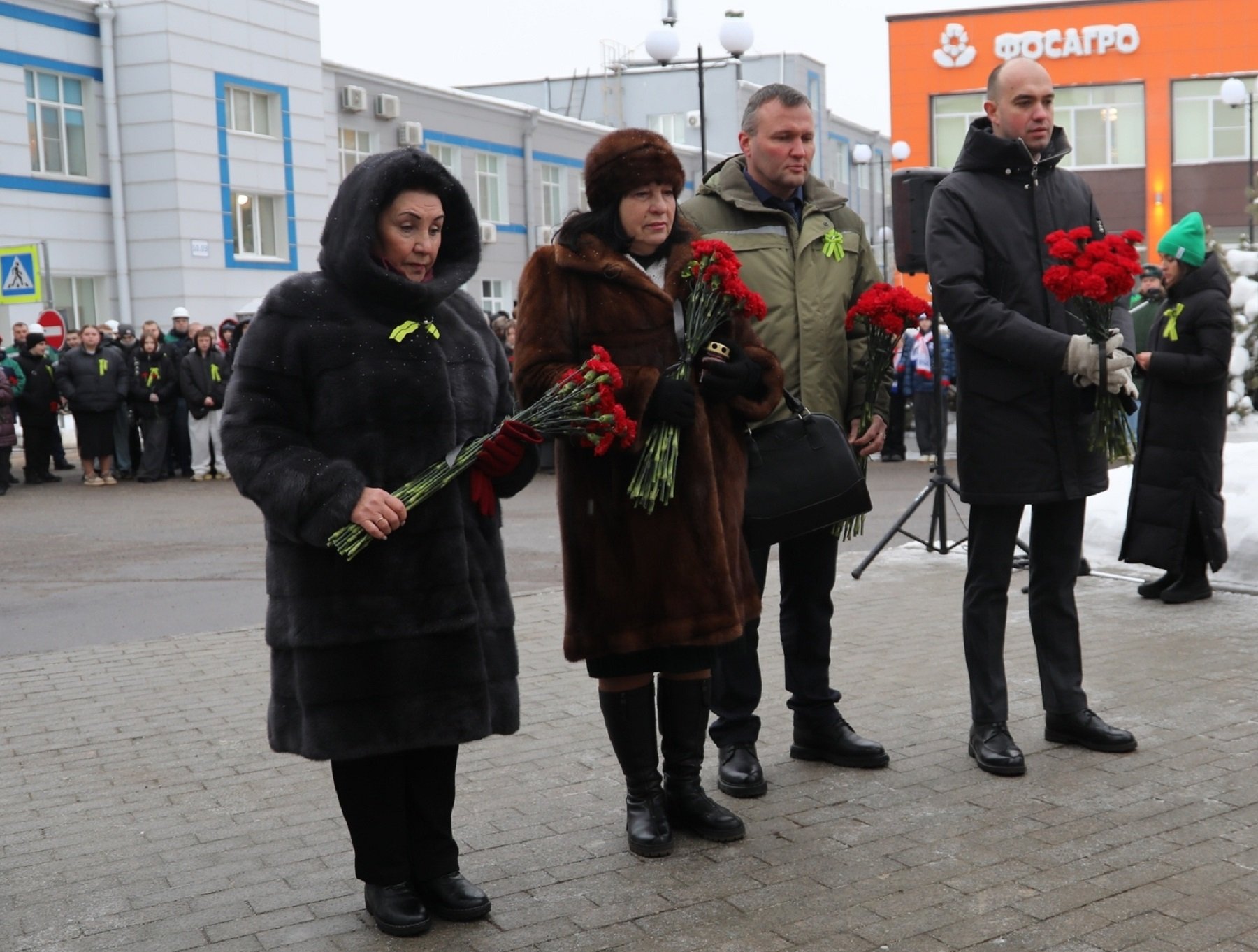 Волховские химики провели ежегодную памятную акцию у стелы «Заводчанам, павшим за Родину» - 27 января на территории Волховского филиала АО «Апатит» (г. Волхов, Ленинградская область) прошла еж