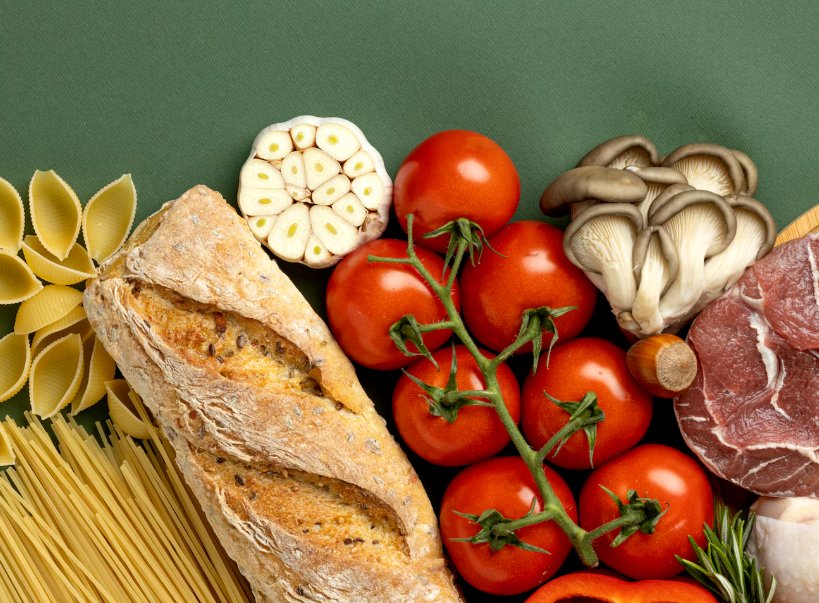Эксперты рассказали, какие продукты будут дешеветь, а какие — дорожать: прогноз на январь 2026 года - Повышение налоговой нагрузки и новые сборы приведут к росту цен на некоторые продукты в магазинах. О