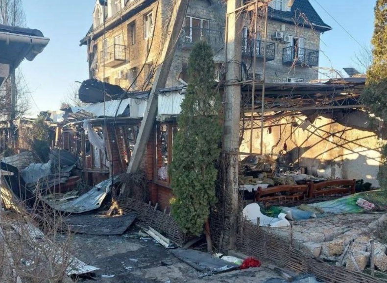 Среди посетителей гостиницы во время атаки в Херсонской области была жительница Ленобласти и ее ребенок - Женщина вышла из гостиницы на улицу покормить ребенка, как вдруг, раздался мощный взрыв.