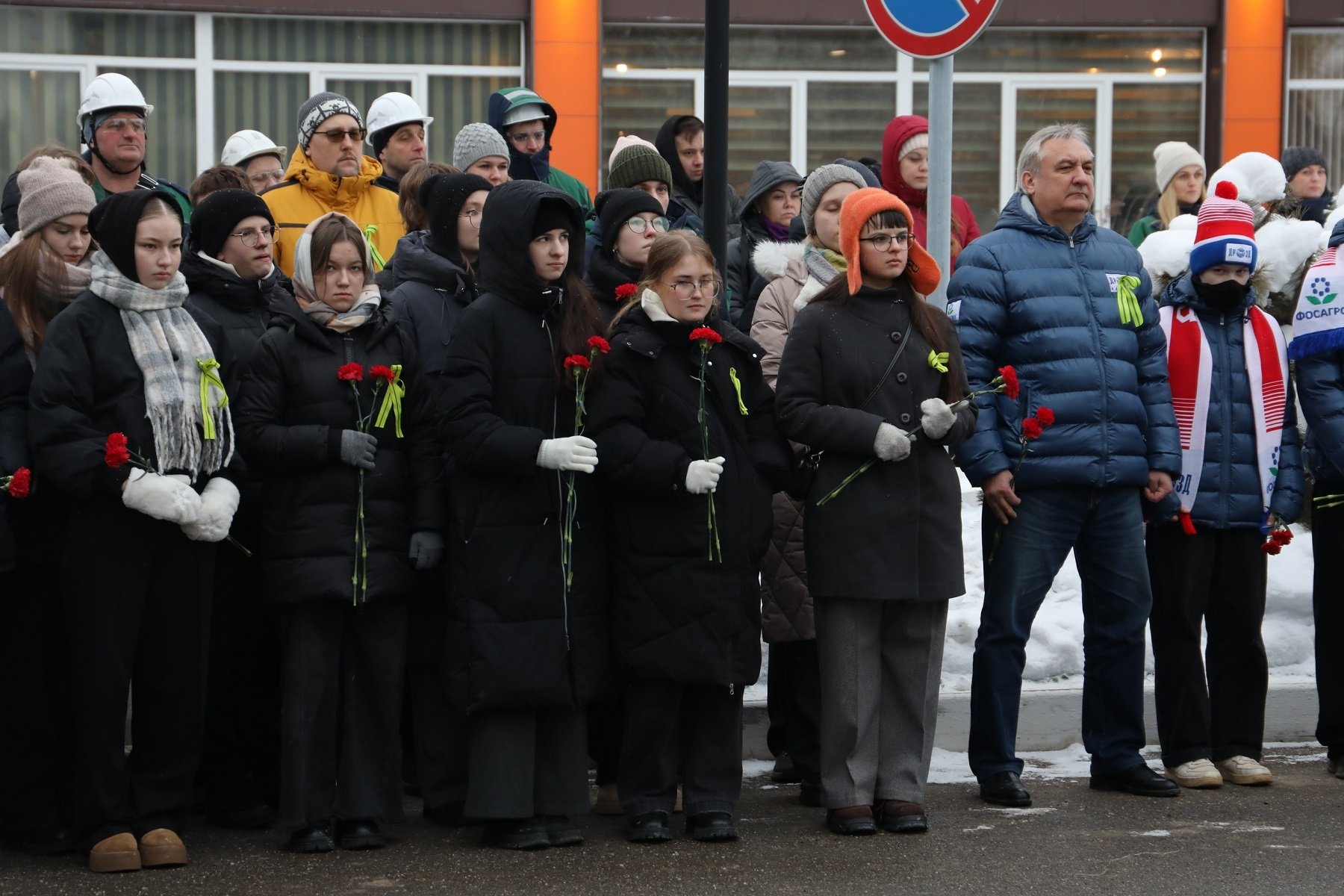 Волховские химики провели ежегодную памятную акцию у стелы «Заводчанам, павшим за Родину» - 27 января на территории Волховского филиала АО «Апатит» (г. Волхов, Ленинградская область) прошла еж