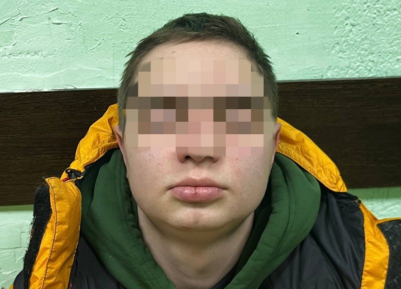 Мужчину с судимостями задержали за граффити на стене БЦ в Петербурге - Сотрудники Росгвардии задержали 22-летнего молодого человека, который разрисовывал стену бизнес-цент