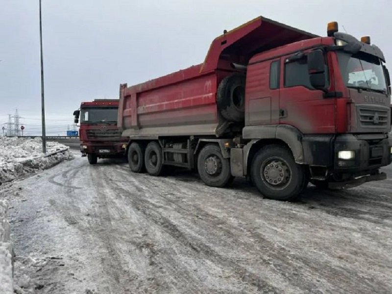 Экомилиция проверила 33 самосвала во Всеволожском районе. Не обошлось без штрафов и изъятий - На дорогах во Всеволожском районе проверили самосвалы, перевозившие отходы, и документы на их трансп