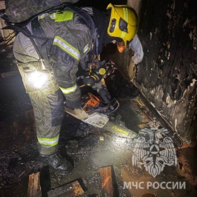 Семь человек эвакуировали огнеборцы в результате квартирного пожара в Тосненском районе - Одному человеку потребовалась экстренная помощь медиков.