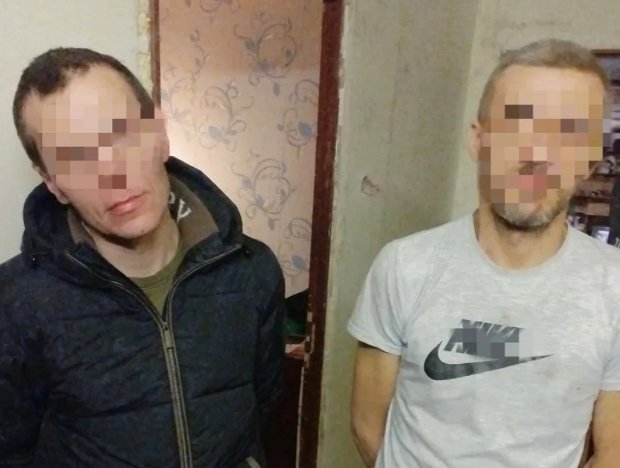 Замечание соседям на шум обернулось для петербуржца проломленной головой - Двое мужчин жестоко избили оппонента из-за замечания на шум, а спутница одного из них нанесла жертве