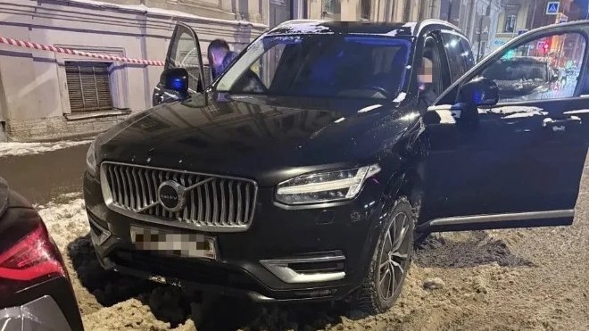 Угнанный у жителя Ленобласти премиум-внедорожник нашли в центре Петербурга - Полиция нашла автомобиль, угнанный в канун Нового года в Тосно.
