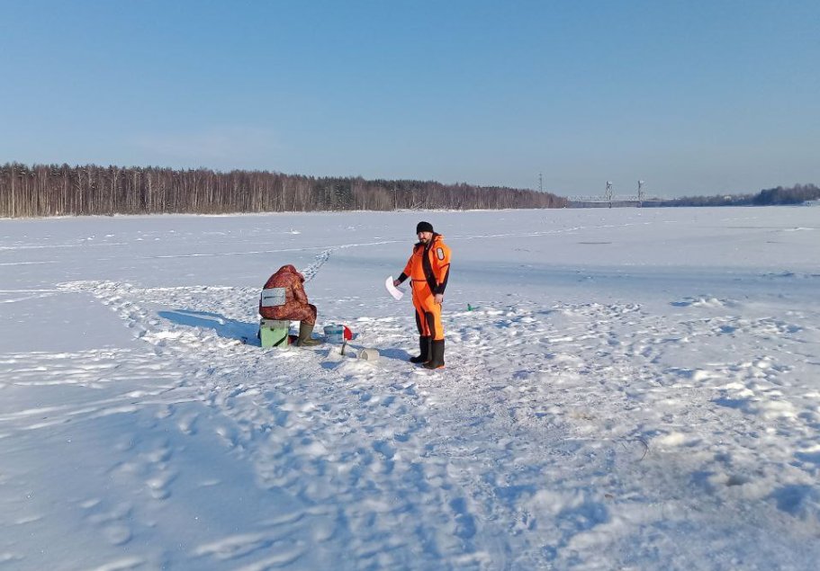 На водоемах Ленобласти проходят усиленные рейды спасателей - Специалисты продолжают усиленное дежурство в местах скопления рыбаков.