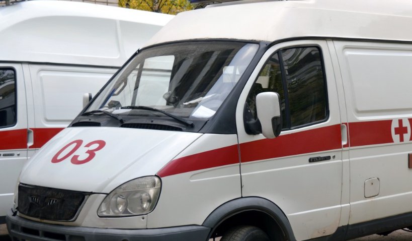 15-летняя девочка умерла в больнице после лобовой аварии под Тихвином - Два человека, включая подростка, скончались в результате аварии в Киришском районе.