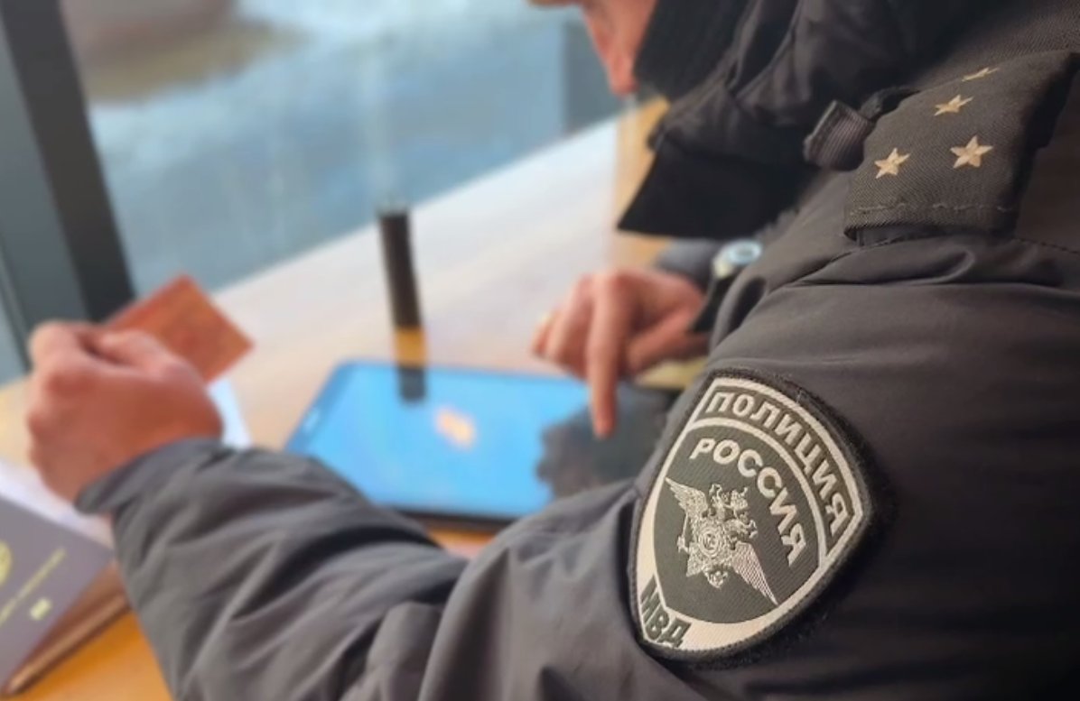 В Петербурге прошел  масштабный рейд по поиску нелегальных мигрантов - Правоохранители проверили 11 магазинов крупной сети, а также другие объекты торговли.