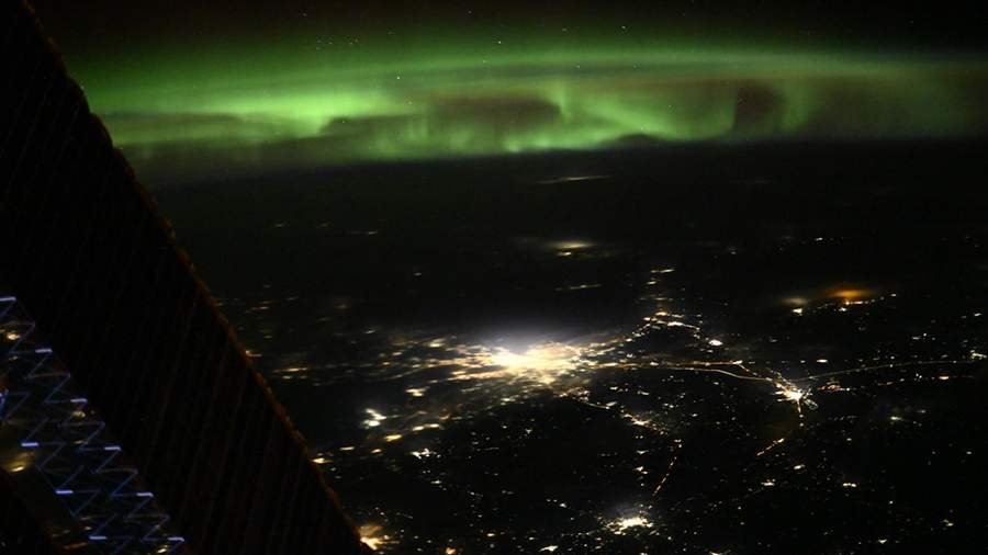 «Роскосмос» показал ночной Петербург с борта МКС - Фотография сделана с высоты около 400 километров.