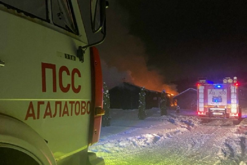 Внедорожник и квадроцикл сгорели во Всеволожском районе - Гараж с автомобилями сгорел в коттеджном поселке «Юкки-Сити» во Всеволожском районе ночью 12 февраля