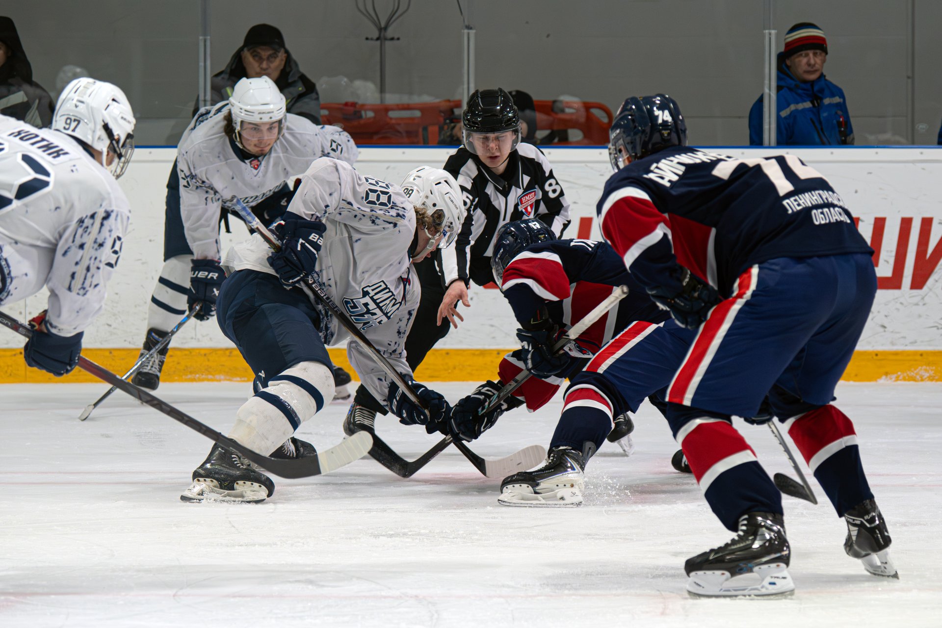 "Ленинградец" уступил "Динамо 576" одну шайбу на первенстве МХЛ - Встреча закончилась со счетом 2:1 не в пользу областной команды.