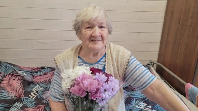 Жительница Всеволожского района Надежда Авдеева отметила 92-летие - Надежда Николаевна Авдеева отметила 92-й день рождения в Янино-2 Всеволожского района. Именинница по