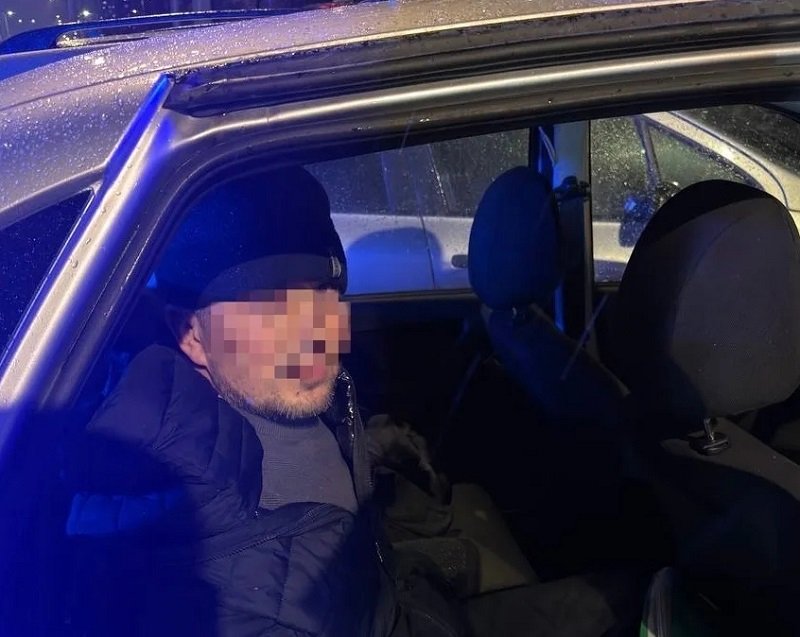 Житель Петербурга избил жену и под угрозой ножа забрал полуторогодовалого сына - Мужчина избил супругу и увез их полуторагодовалого сына из квартиры на улице Крыленко в Санкт-Петерб